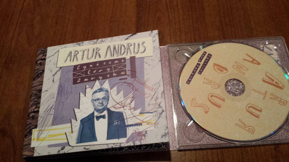 Płyta Artura Andrusa z autografem przeznaczona na koncert charytatywny dla Szymona.