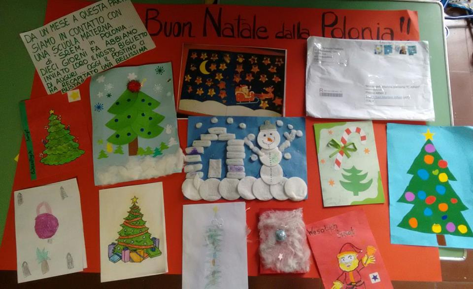 Kartki napisane po angielsku przez dzieci z Przedszkola Pod Wierzbami w Śremie wysłane do przedszkola we Włoszech