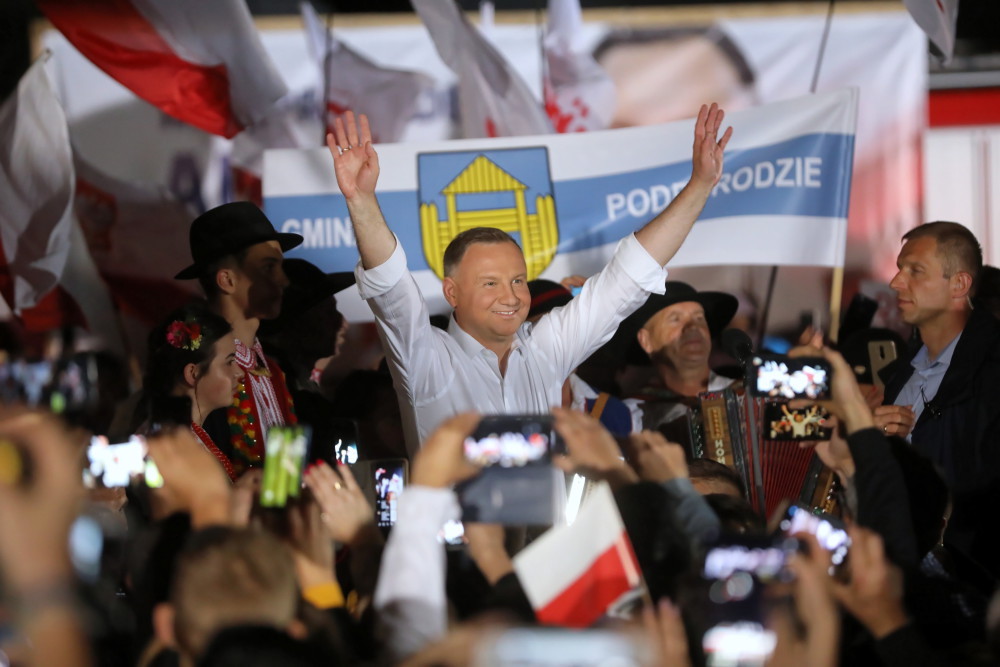 Exit poll Ipsos: Duda i Trzaskowski zmierzą się w II turze wyborów prezydenckich