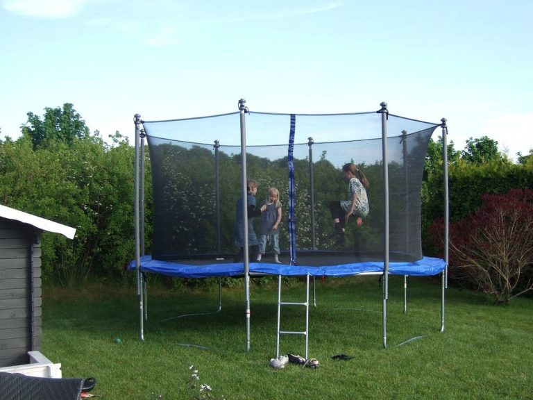Czy trampolina ogrodowa jest zdrowa dla dzieci?